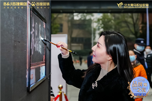 101852285.jpg 3W2A2470.jpg