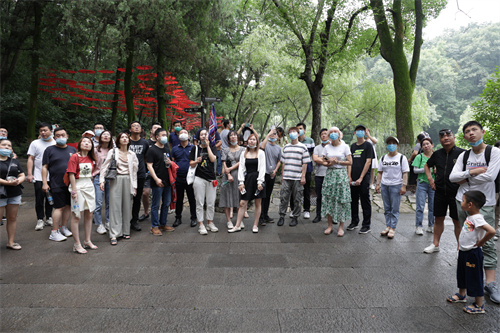 095121873.jpg LS8A5844.jpg