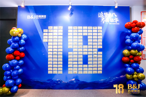 152732388.jpg 0U7A4417.jpg