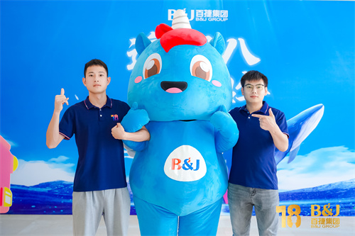 153237243.jpg KX301648.jpg