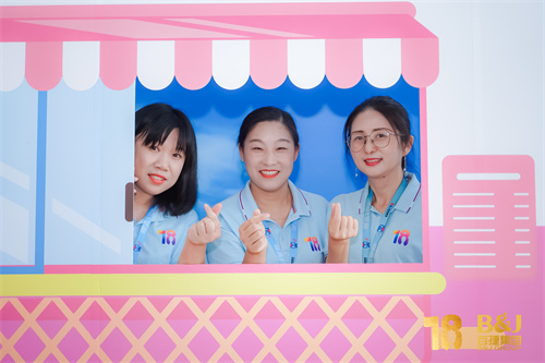 153252125.jpg KX302482_w7248.jpg