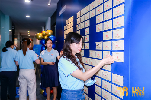 154342124.jpg 0U7A4497.jpg