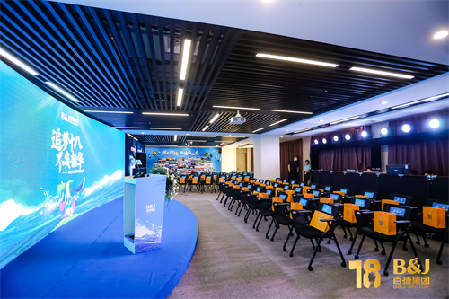 155029109.jpg 0U7A4449.jpg