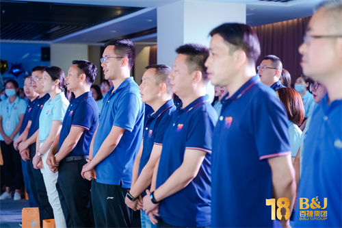 155208496.jpg KX302081.jpg