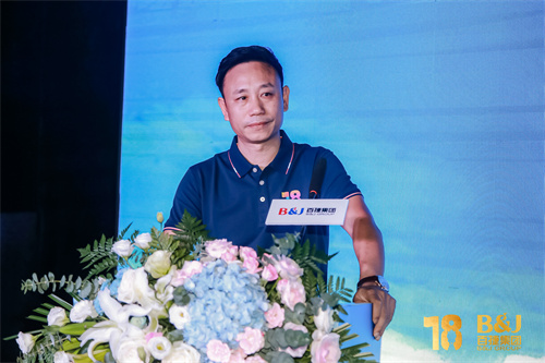 155814624.jpg 0U7A4919.jpg