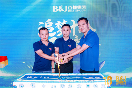 160853112.jpg 0U7A5551.jpg