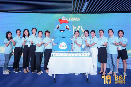 161631423.jpg 0U7A5662.jpg